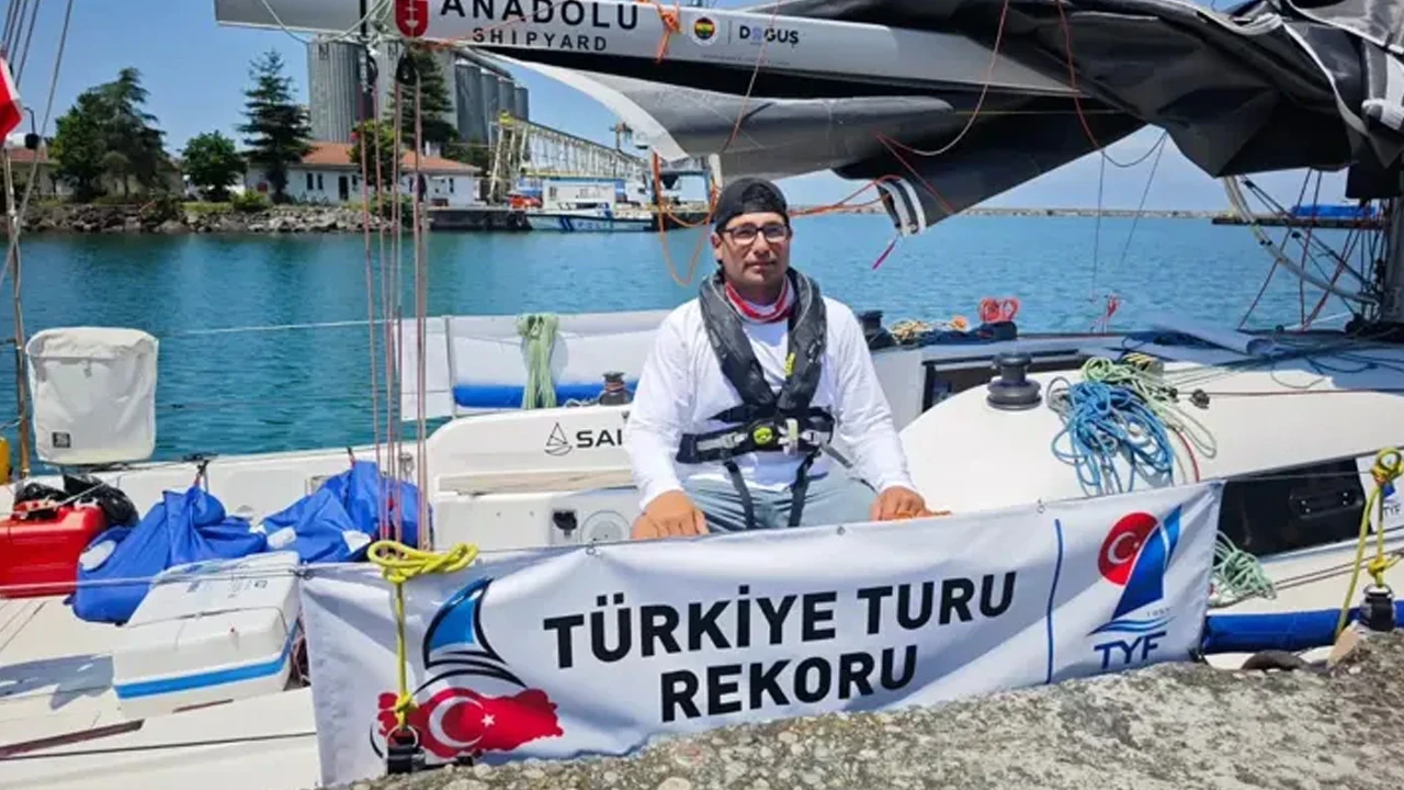Milli yelkenci Doğukan Kandemir rekor için Artvin’den denize açıldı