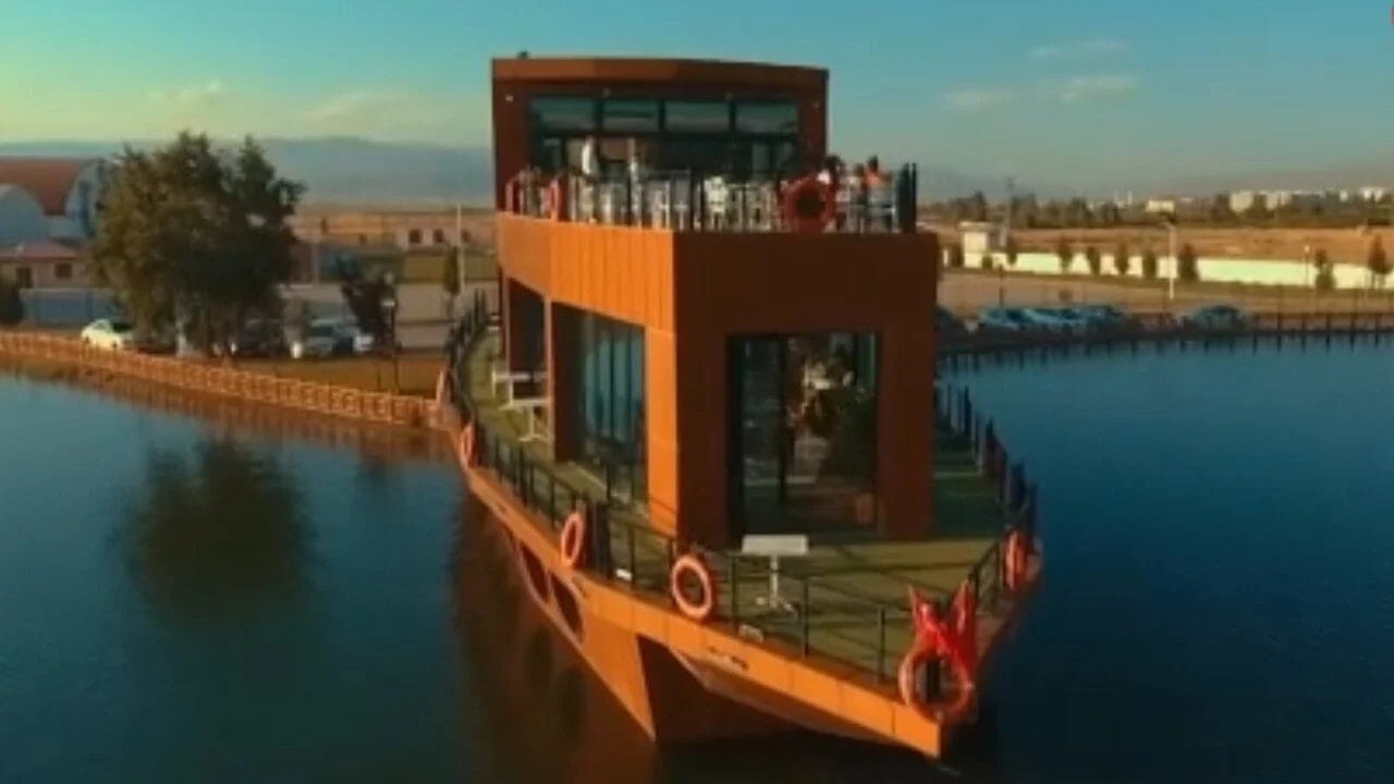 Erzurum'un ilgi odağı olan Gemi kafe ile deniz hasretini gideriyorlar