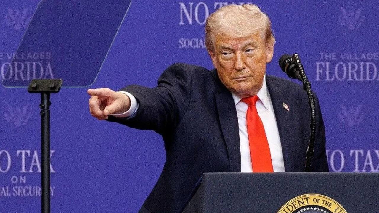 Trump, İran'ın saldırılarında ölen ABD askerlerinin getirileceği üsse gitti