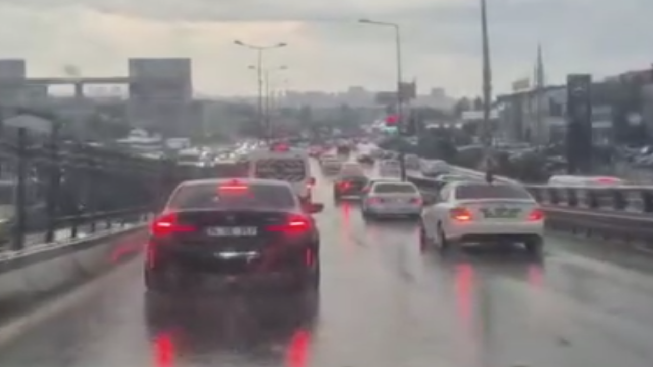 Ankara’da sağanak yağış etkili oldu