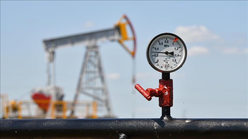 Petrol diplomasiyle yön buluyor
