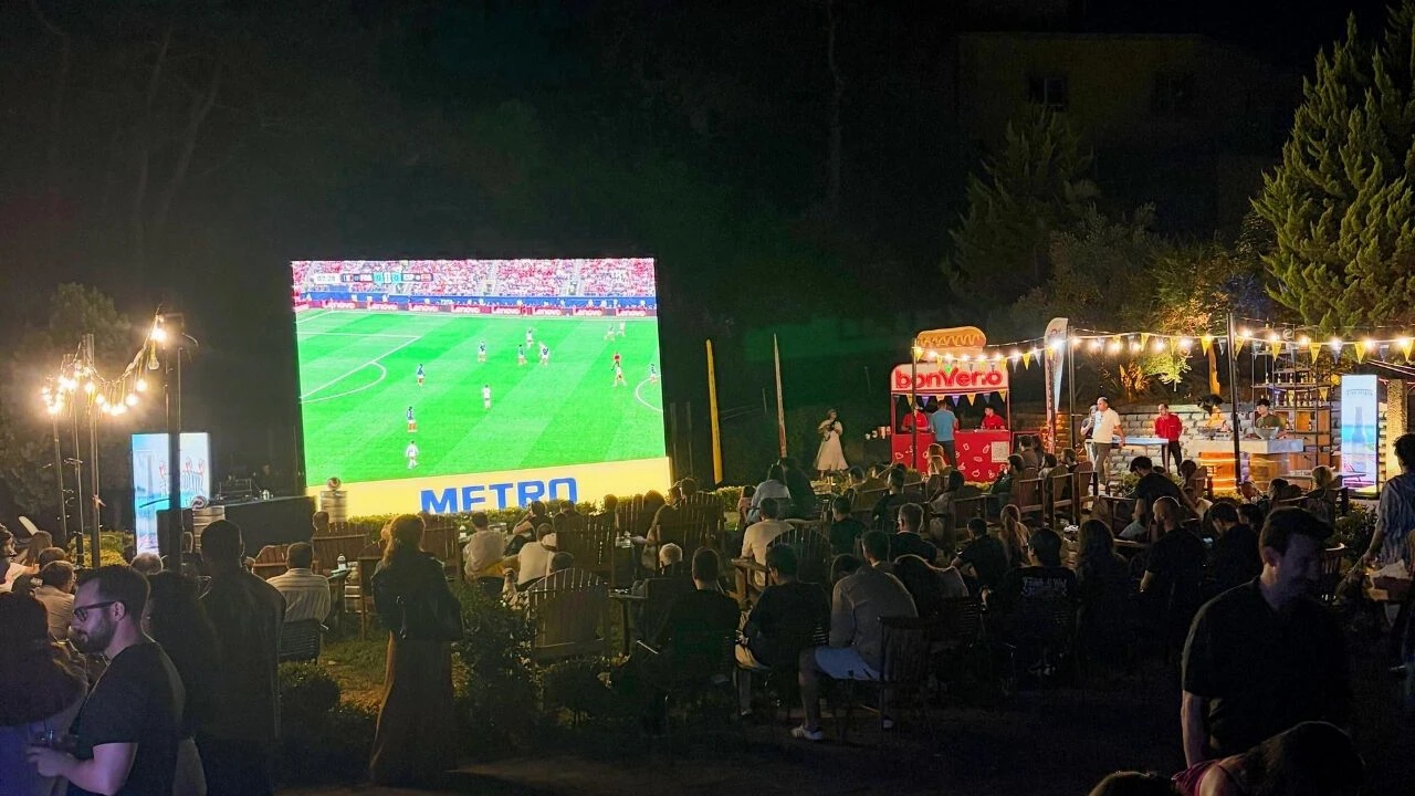 Dünya Kupası yarı final gecesinde futbol ve sokak lezzetleri buluştu