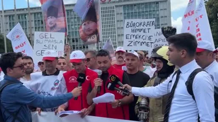 İBB çalışanlarından Saraçhane'de protesto