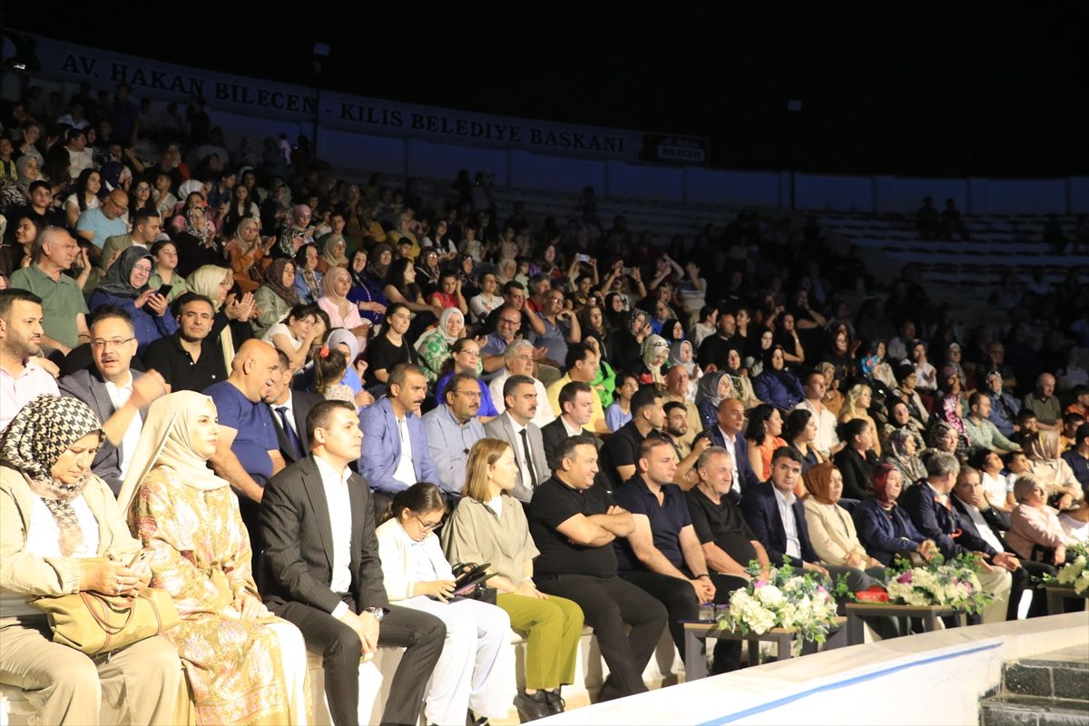 Kilis'te Türk Halk Müziği korosu konser verdi