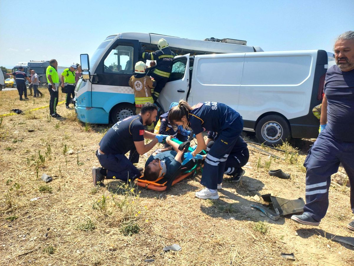 Manisa'da Minibüs Kazası: 1 Ölü, 11 Yaralı