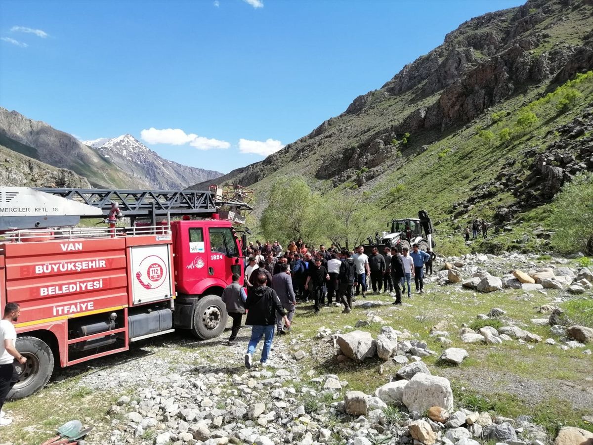 Van'da dereye düşen genç hayatını kaybetti