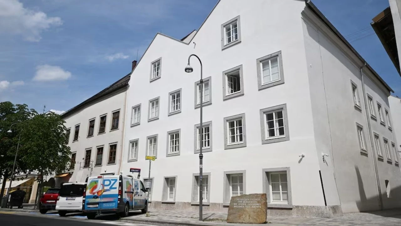 Hitler'in doğduğu ev polis merkezi oldu