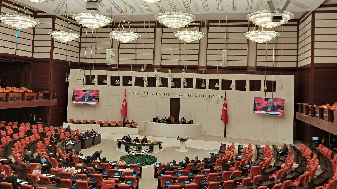 'Öğretmenlerin hak kayıpları araştırılsın' önergesi AKP MHP oylarıyla reddedildi