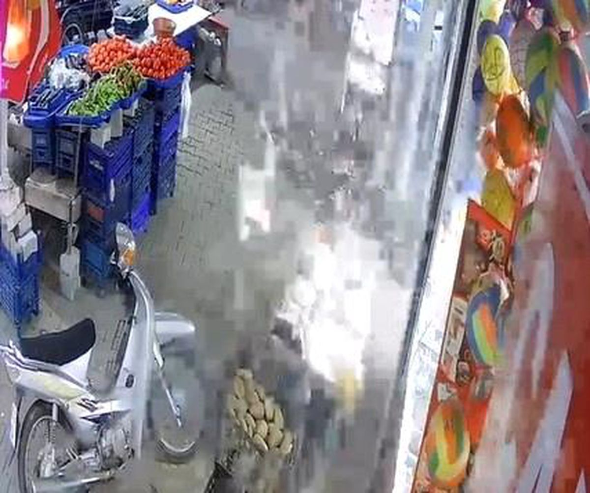 Manisa'da sirke şişesi bomba gibi patladı