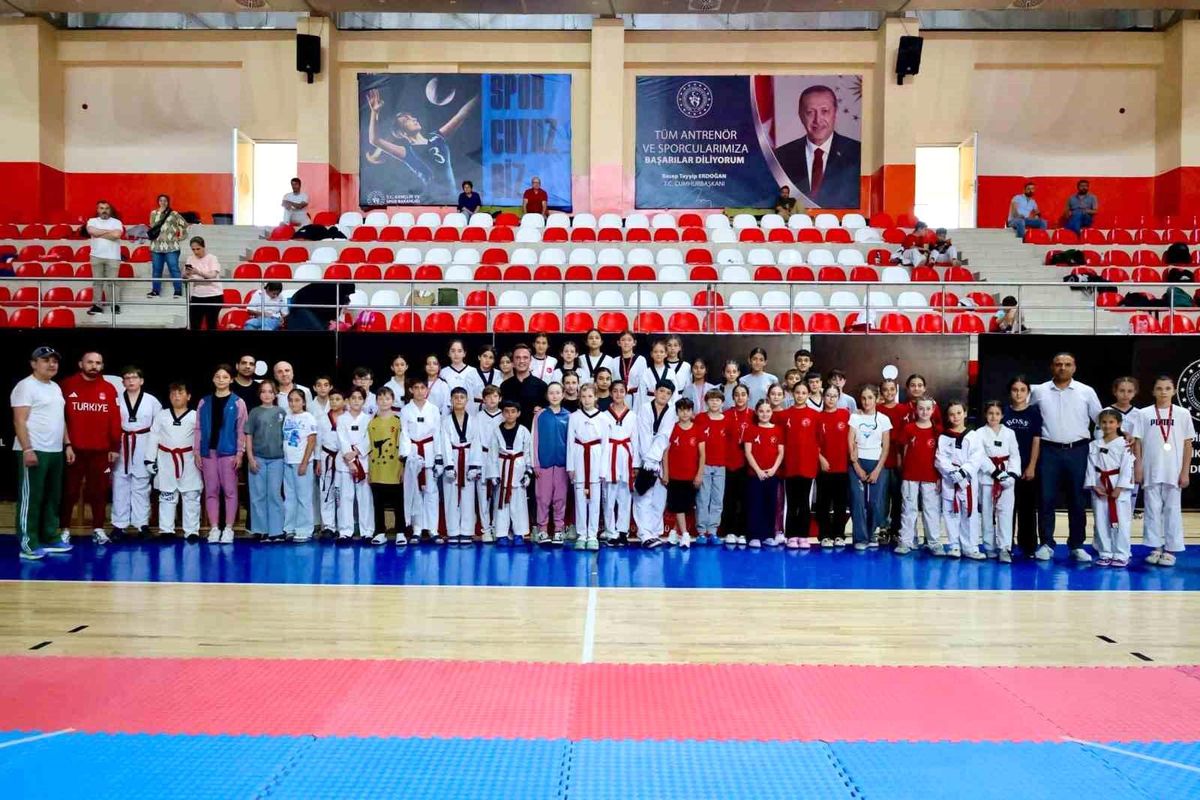 Minik taekwondocular 'Batı Grubu Seçmelerinde' ter döktü