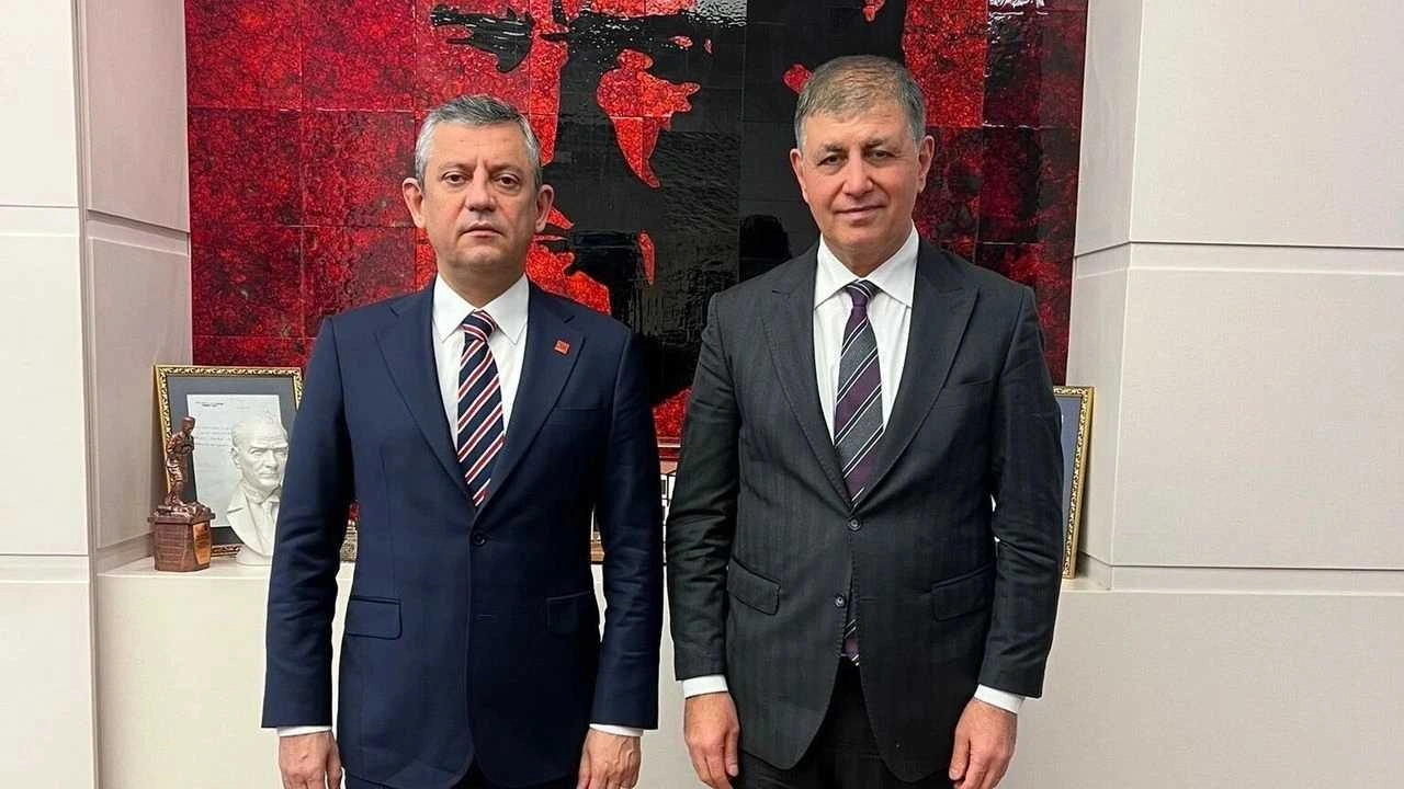 "Yeni partiye geleceğim" demişti: Özgür Özel'den Cemil Tugay açıklaması