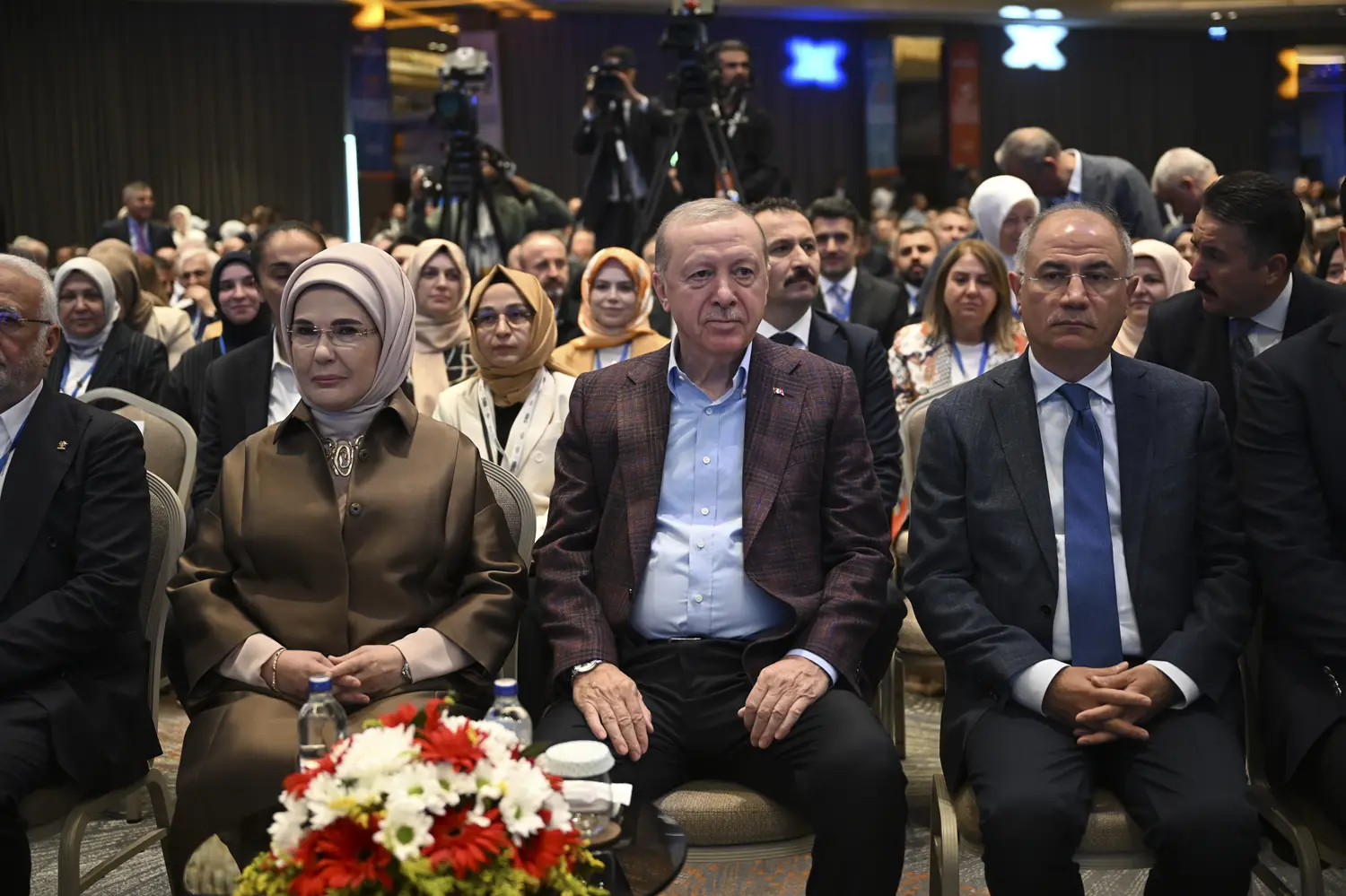 Emine Erdoğan'dan AK Parti kampı paylaşımı