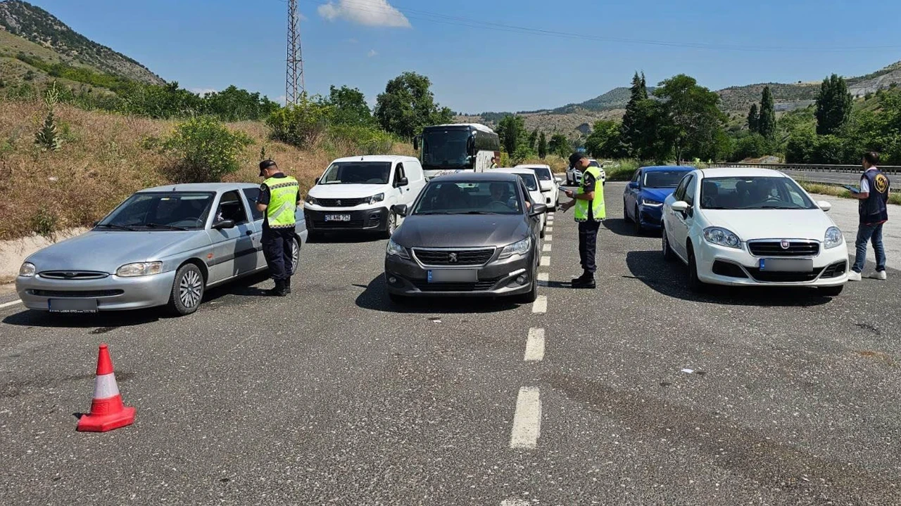 Bilecik’te Jandarma ekipleri 126 personelin katılımı ile kapsamlı denetimler gerçekleştirdi
