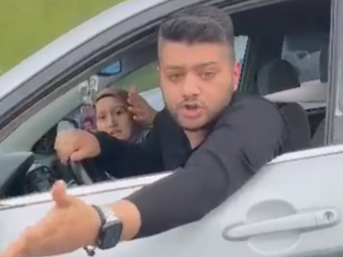 Eyüpsultan’da trafikte 'önüme kırdın' kavgası: Araçtan inip kadın sürücüye saldırdı