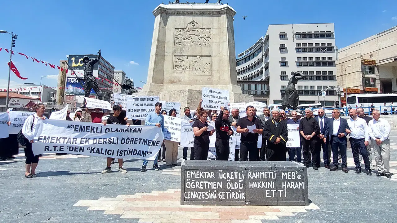 Ücretli öğretmenlerden kadro talebi: 'Ayrıcalık değil, haklarımızı istiyoruz'