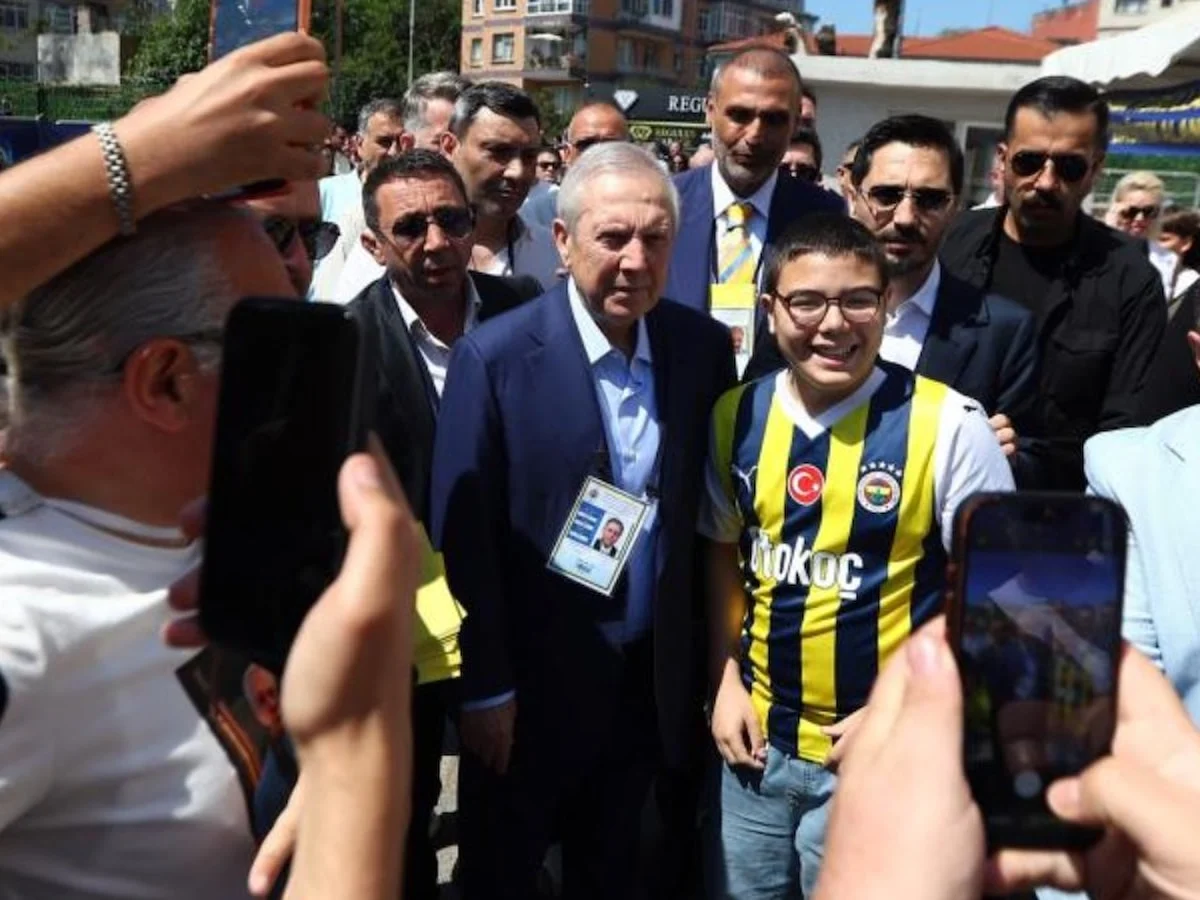 Fenerbahçe genel kurulunda başkan adaylarına yoğun ilgi