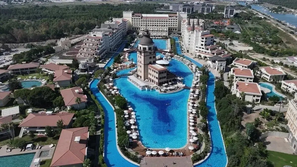Antalya'da yabancı turist sayısı 6,5 milyonu aştı! Otellerde doluluk yüzde 100'e yaklaştı
