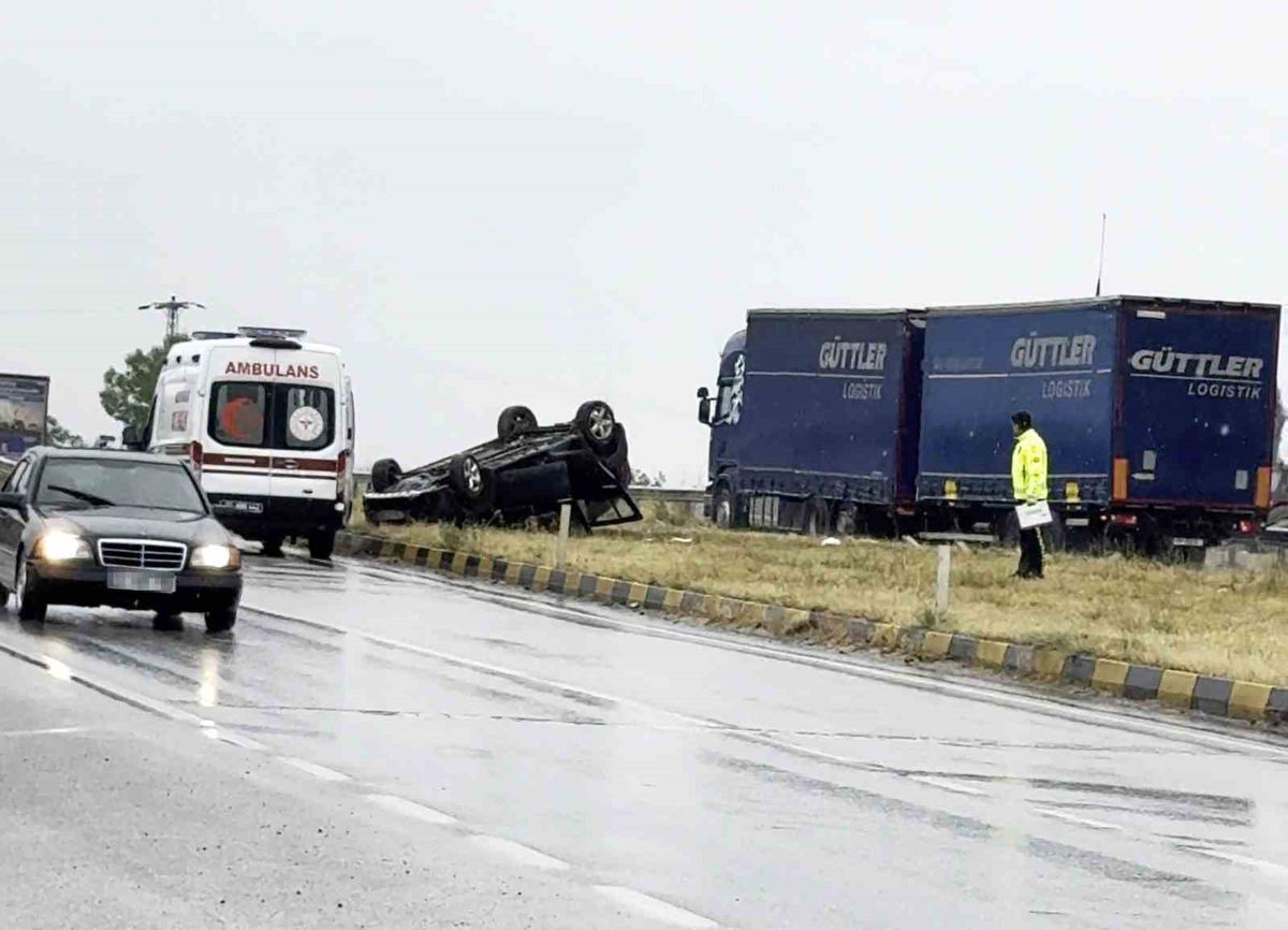 Tosya’da otomobil takla attı: 2 yaralı