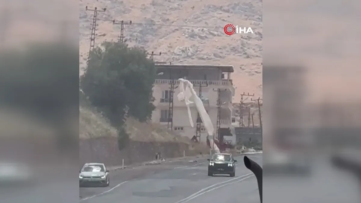 Siirt'te elektrik direğinde çıkan yangın paniğe neden oldu