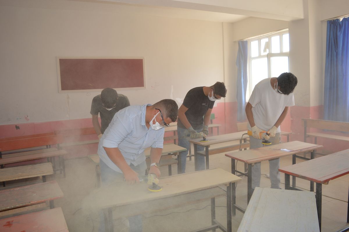 Mimar Sinan Mesleki ve Teknik Anadolu Lisesi öğrencilerinden okullara destek