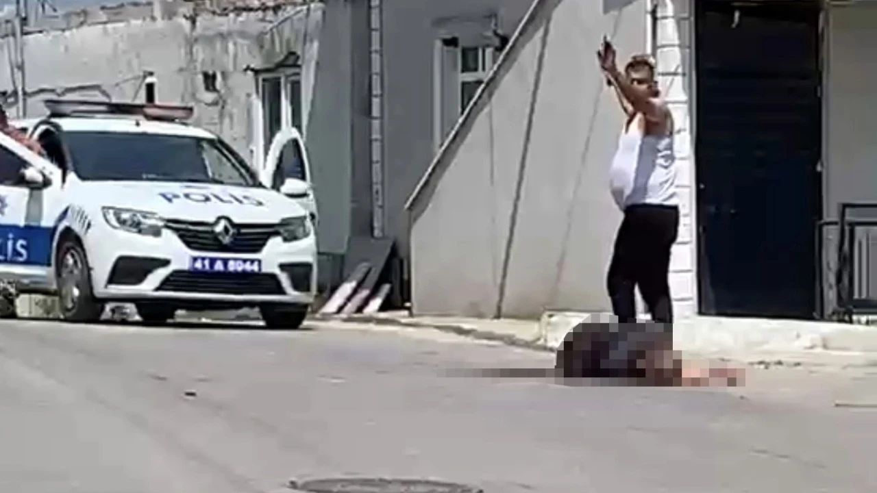 Dehşet! 5 çocuk annesi kadını sokakta defalarca bıçakladı
