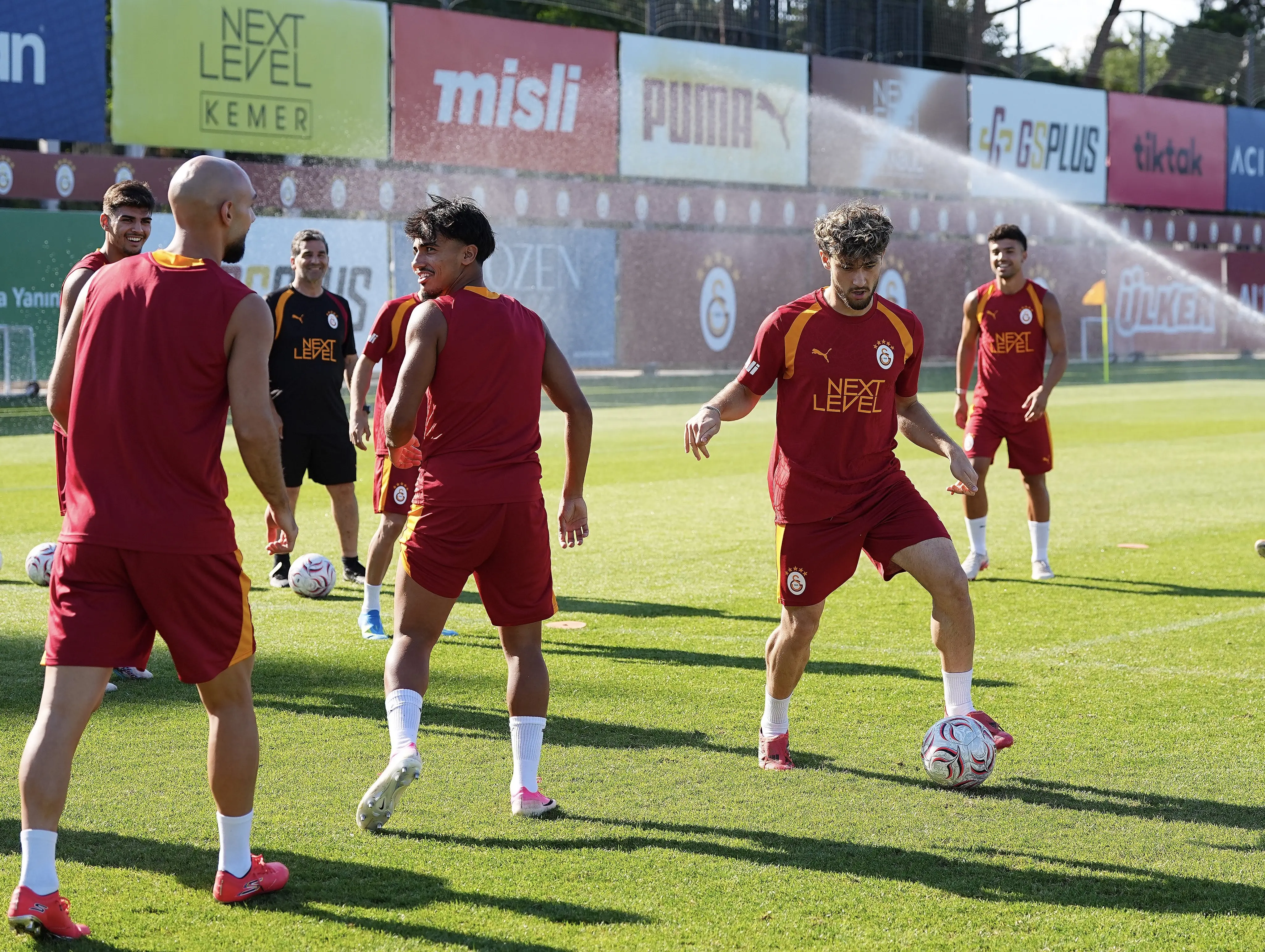 Galatasaray, yeni sezon hazırlıklarına çift antrenmanla devam etti