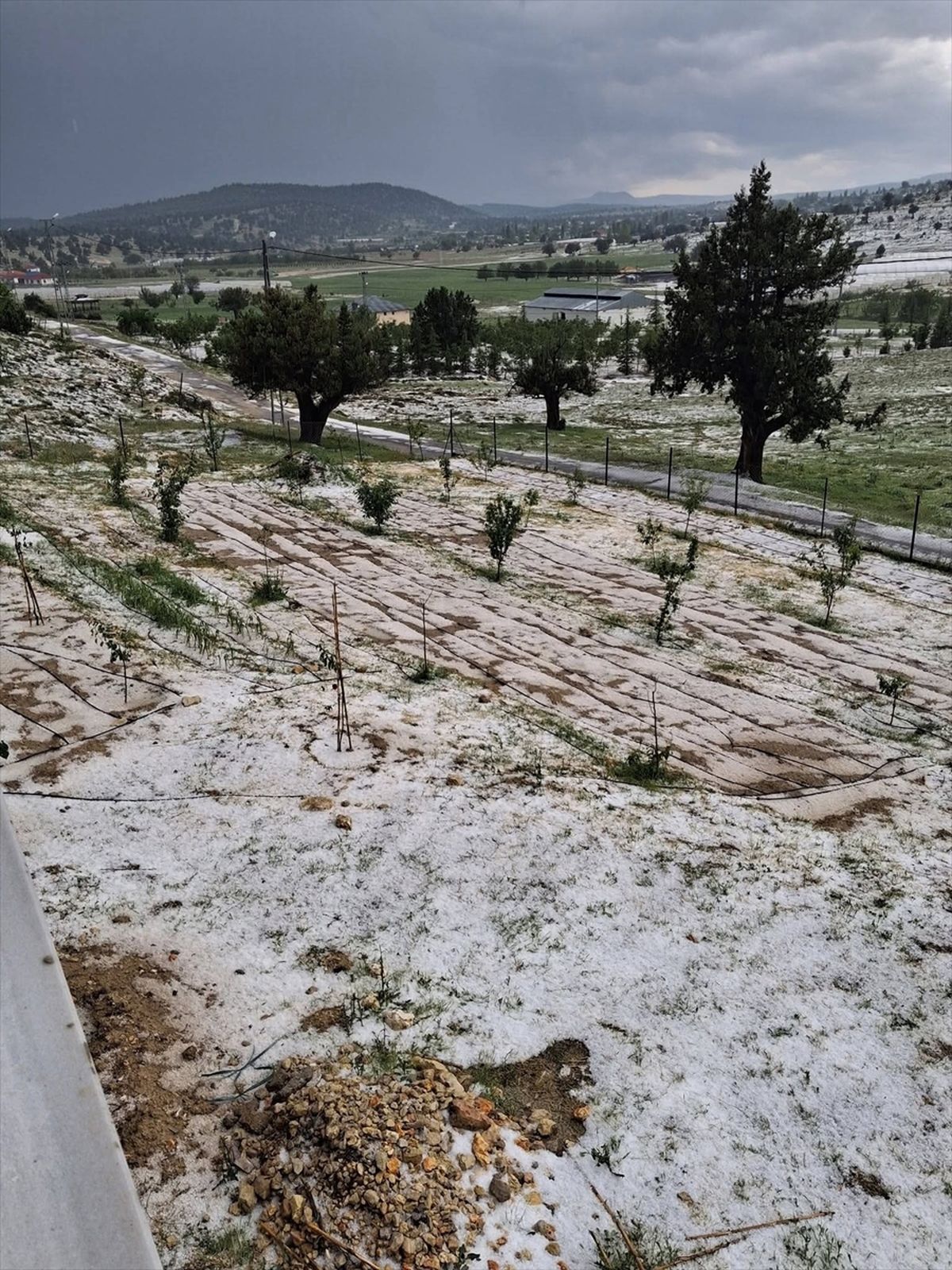 Erdemli'de yağmur ve dolu etkili oldu