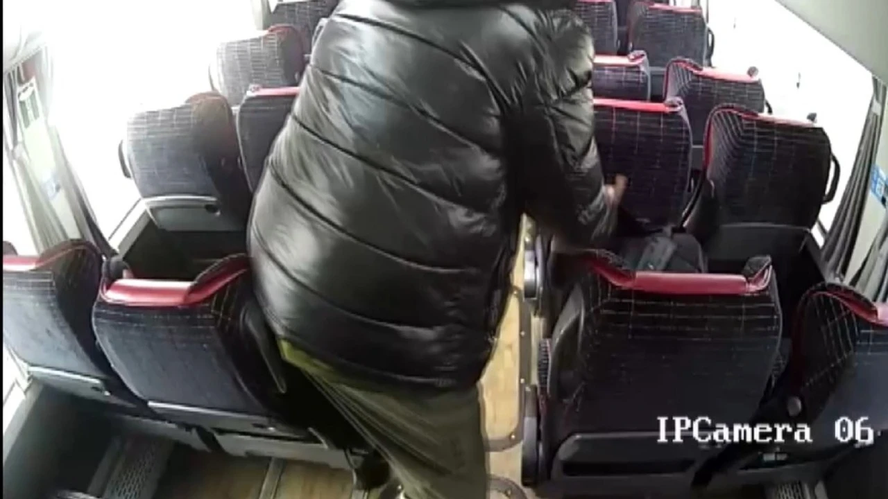 Turistin çantasını çalan şüpheli havalimanında yakalandı