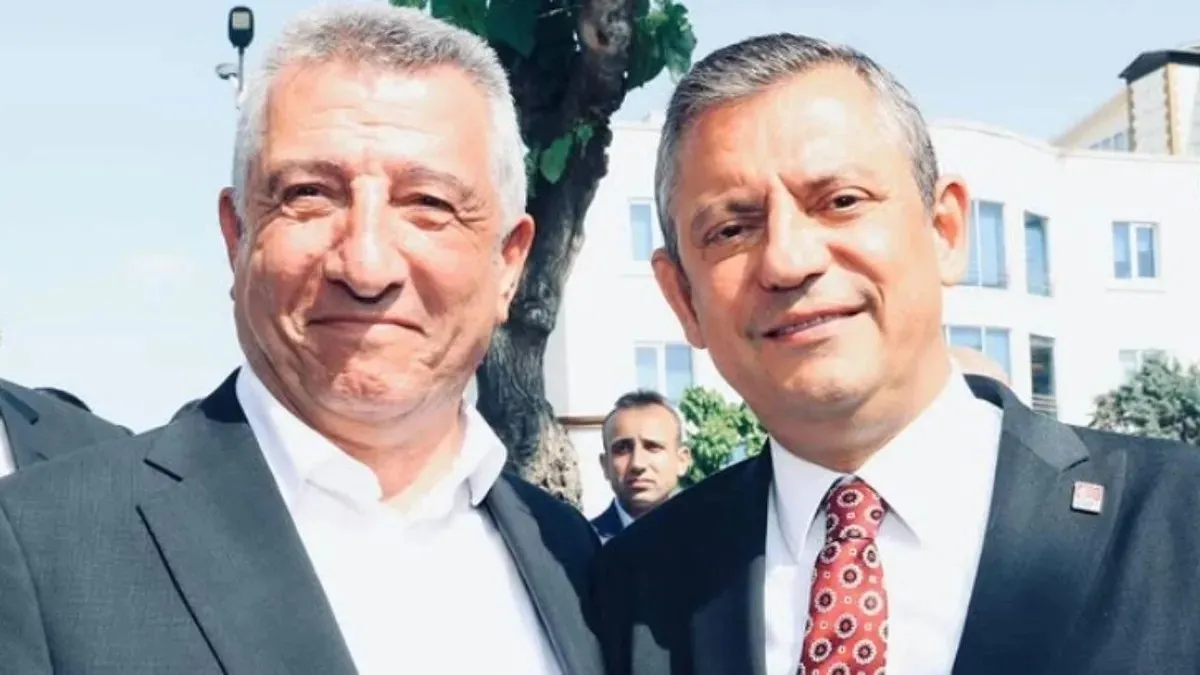 İlçe belediyesinde bile koltuk kavgası var: Güzelbahçe'de yolsuz başkanın makamına 4 CHP'li talip