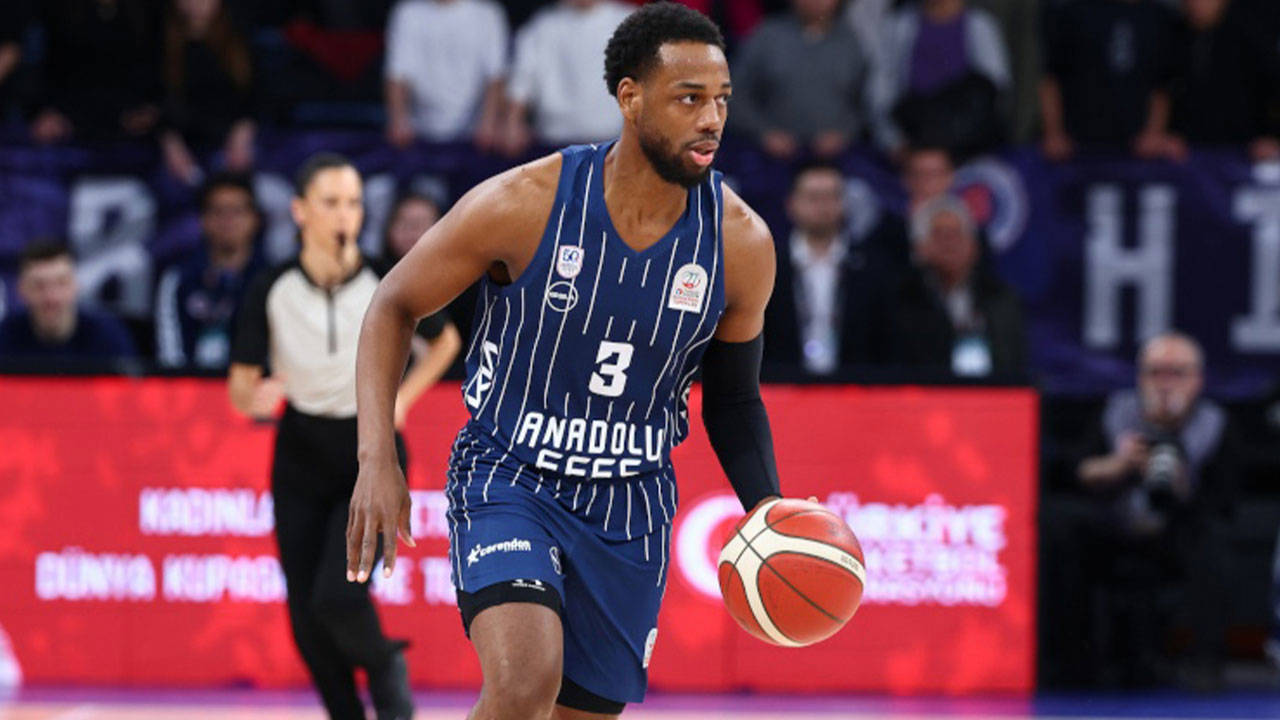 Jordan Loyd bir yıl daha Anadolu Efes'te