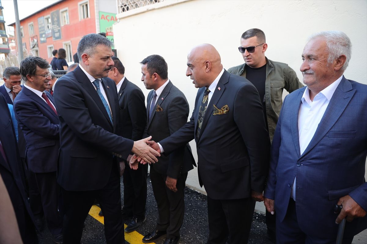 İçişleri Bakanı Mustafa Çiftçi, Hakkari'de ziyaretlerde bulundu