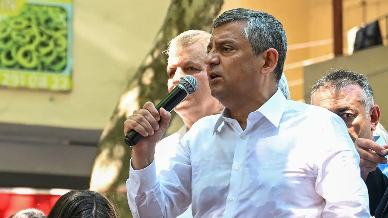 Özgür Özel'den çarpıcı iddia: 'Savcılarla, 'Şu isimlere tutuklama istenirse yapabilecek misin' deyip mülakat yapıyorlar'