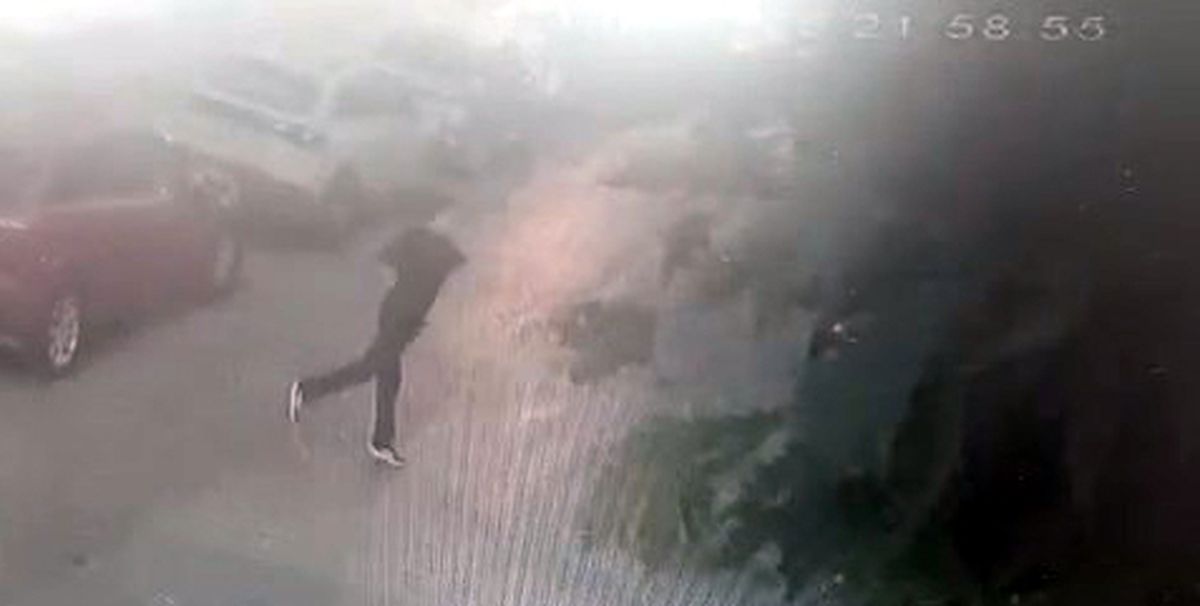 Esenyurt'ta gürültü yapmamaları için uyarılan çocuklar kurs binasını taşladı
