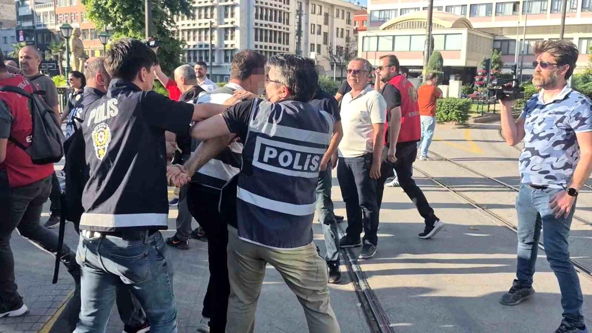 Eskişehir'de izinsiz eylem yapan gruba polis müdahale etti: 35 gözaltı