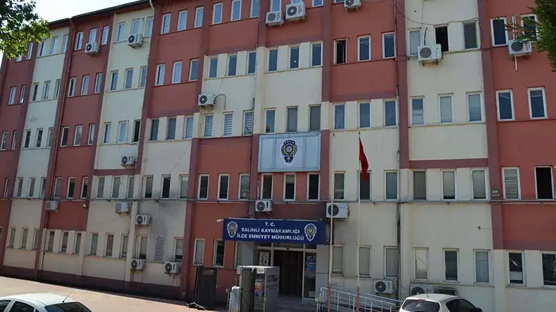 Uzaklaştırma kararı aldıran eşini 5 bıçak darbesiyle öldürdü
