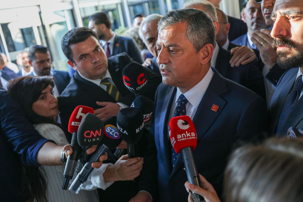 Özgür Özel: Hep birlikte iktidara yürümek üzere illerimize dağılıyoruz