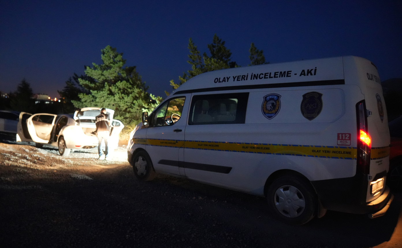 Silahlı saldırı şüphelisi polisten kaçarken tırın altında kaldı