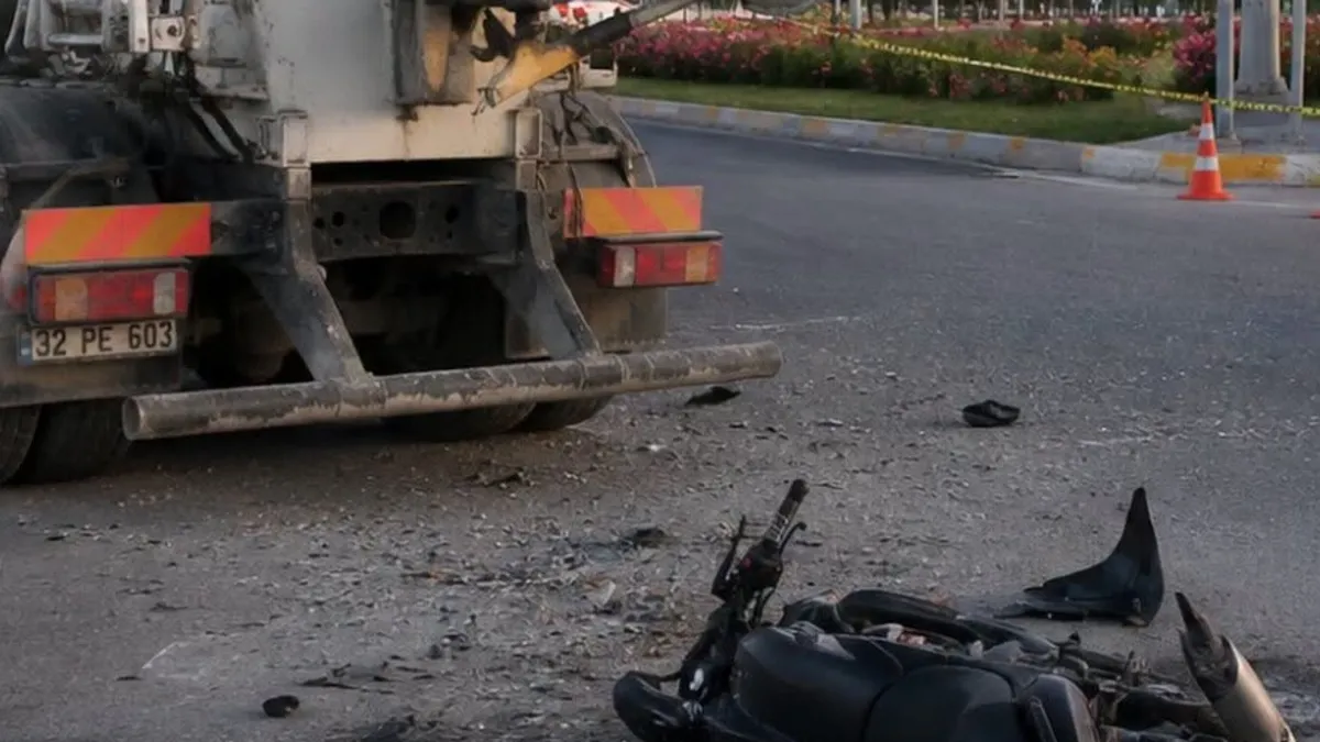 Beton mikseriyle çarpışan motosiklet sürücüsü hayatını kaybetti