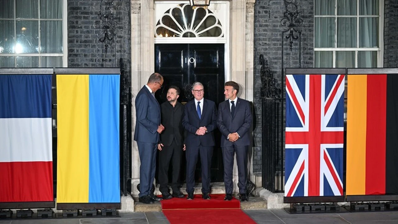 E3 ülkelerinin liderleri, Londra'da Ukrayna Devlet Başkanı Zelenskiy ile görüştü