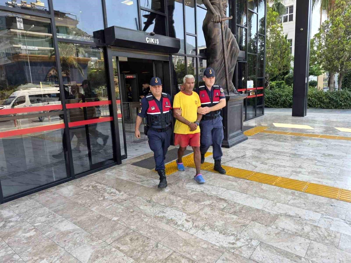 Alanya'da firari hükümlü jandarma denetiminde yakalandı