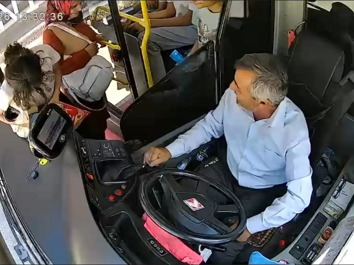Malatya'da LGS'ye dakikalar kala kimliğini otobüste unutan öğrencinin imdadına şoför yetişti