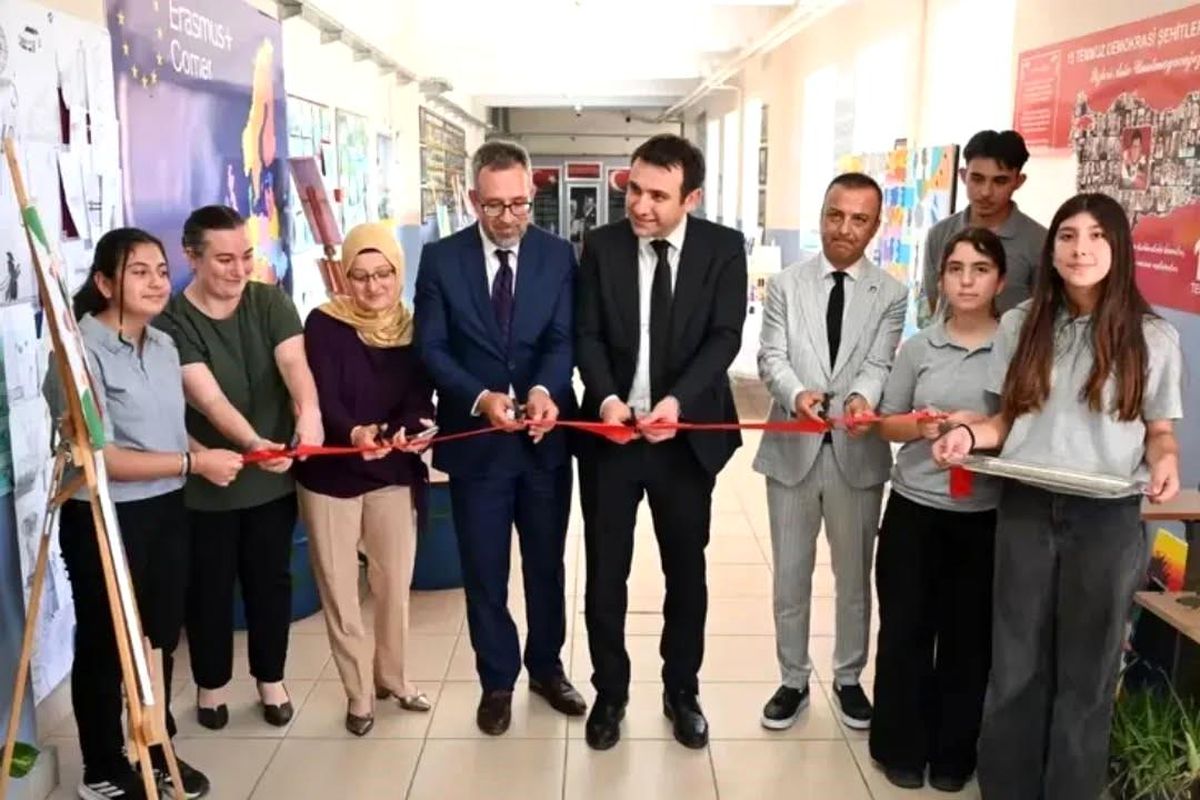 Yenipazar'da yıl sonu sergisi açıldı