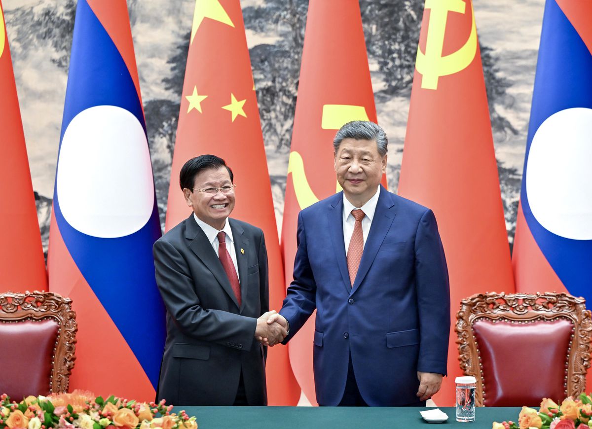 Xi, Laos Lideri Sisoulith ile Görüştü