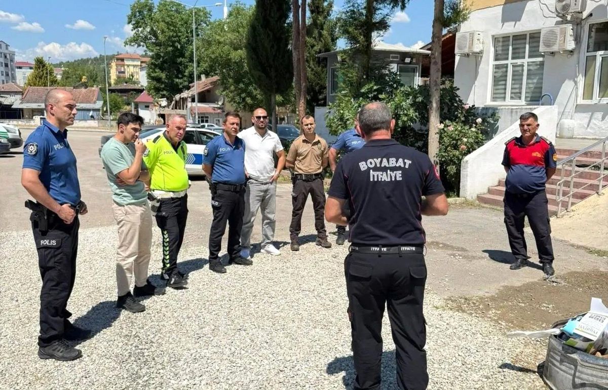 Emniyet personeline uygulamalı yangın eğitimi