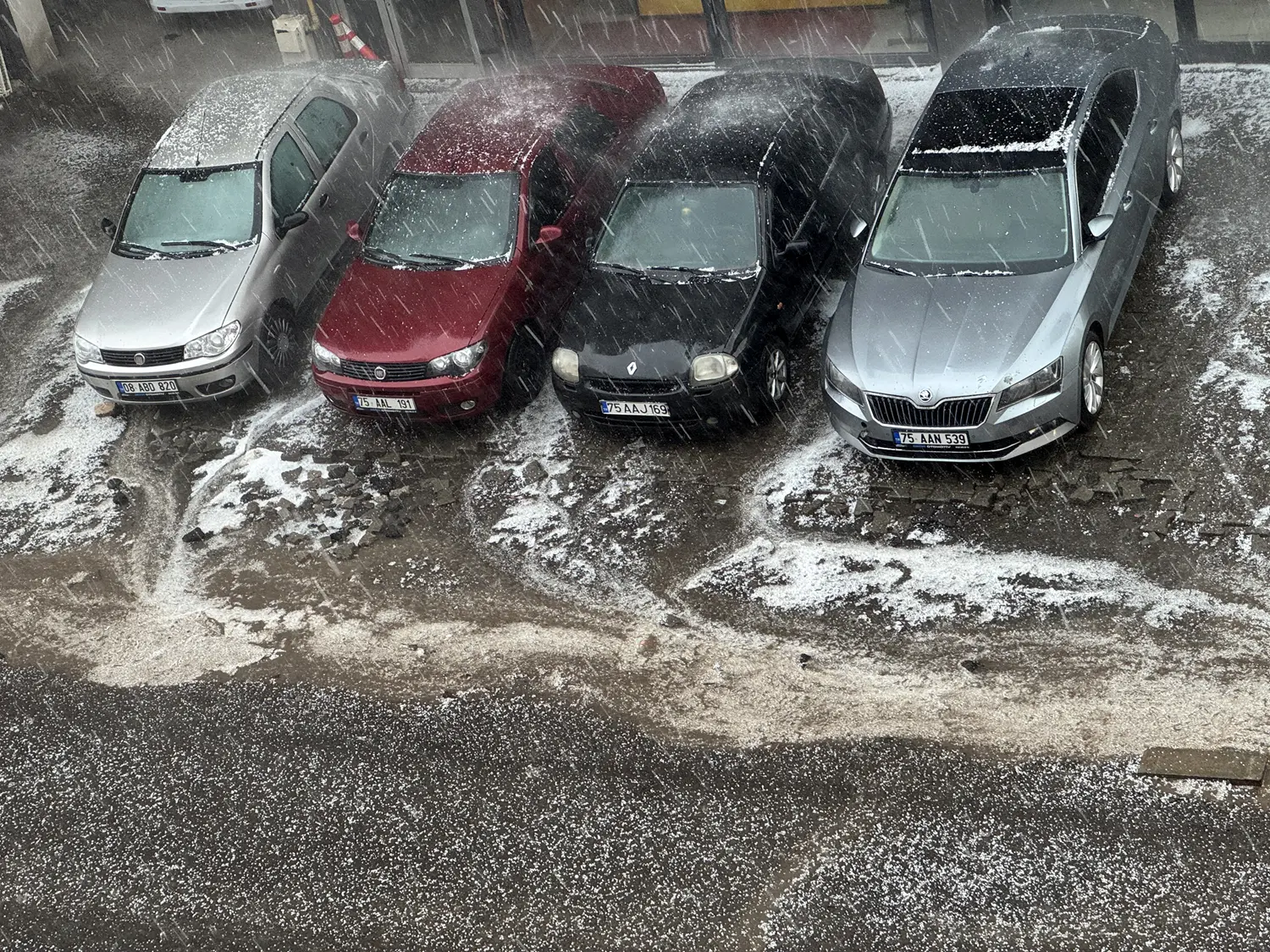 Ardahan sele teslim! Cadde ve sokaklar göle döndü