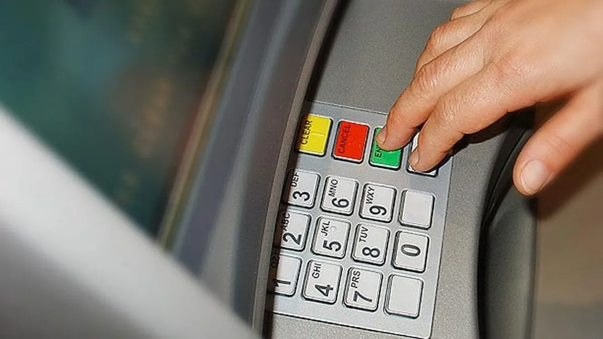 ATM'den geçen sahte dolar üretmişler! Polisten çeteye operasyon