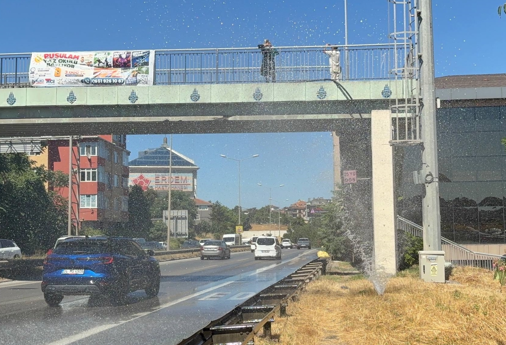 İstanbul'da sürücülerin su şaşkınlığı: Otoyolda trafik aksadı