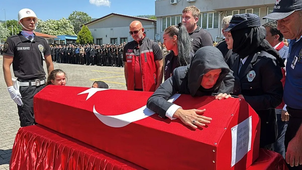 Gittiği KADES ihbarında şehit düşen polis memuru Tayfun Baş'a veda