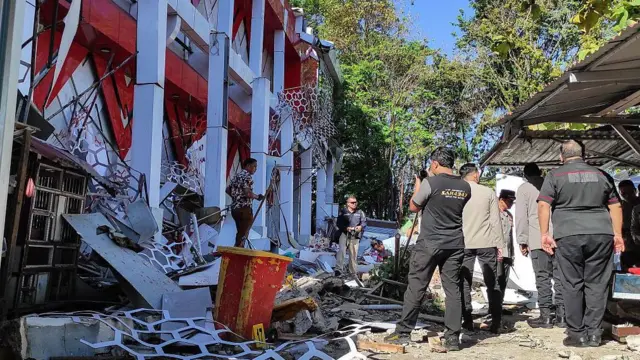 Endonezya'da 7,4 büyüklüğünde deprem