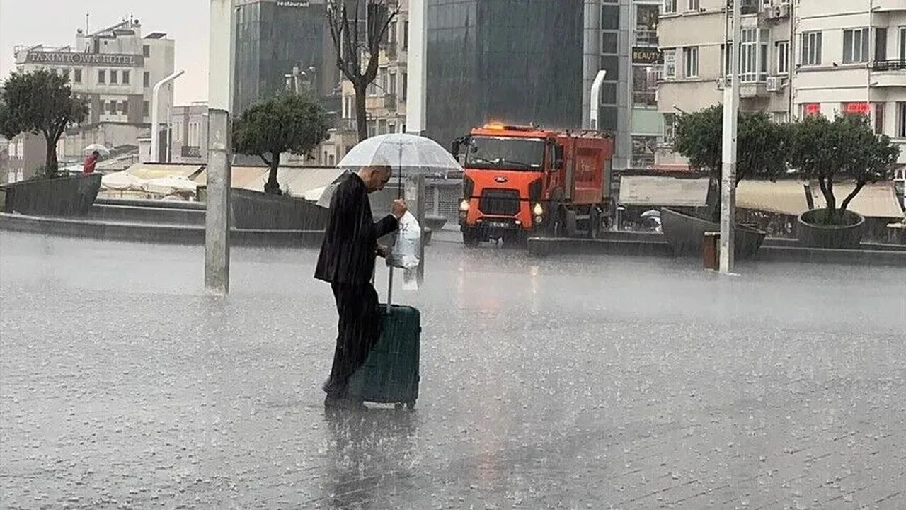 Ne yağış ama! İstanbul'da hayat felç oldu